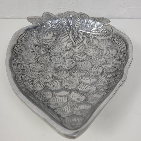 Vintage Strawberry Pewter Plate Mid-Century Modern Kitchen Decor Hammered - Picture 12 of 13
